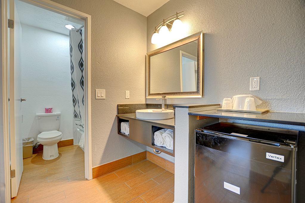 Welcome San Bernardino/ Motel *